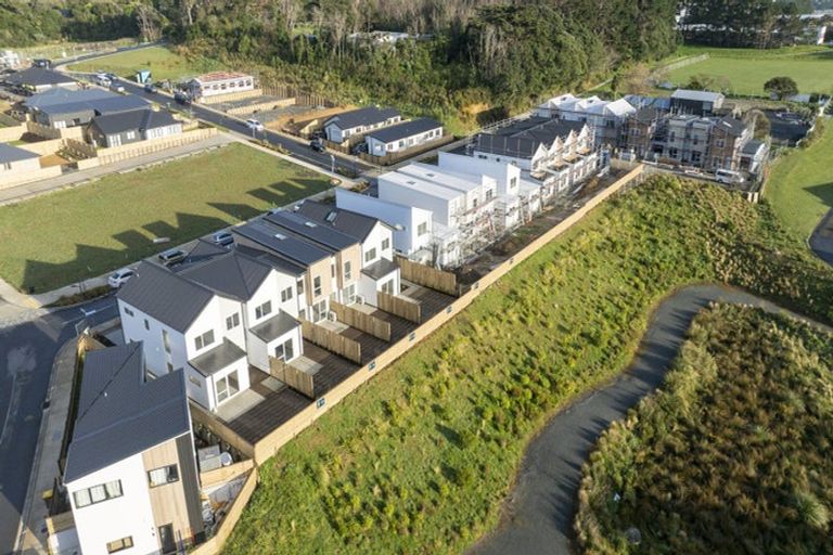 Photo of property in 2 Tarapuka Road, Kenepuru, Porirua, 5022