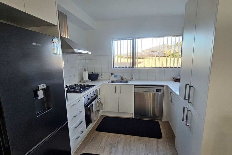 Photo of property in 12 Eileen Newey Place, Henderson, Auckland, 0612