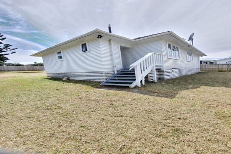 Photo of property in 12 Igloo Place, Red Hill, Papakura, 2110