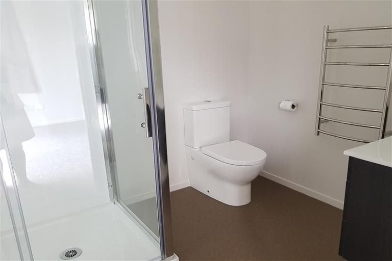 Photo of property in 39 Woodside Road, Massey, Auckland, 0614