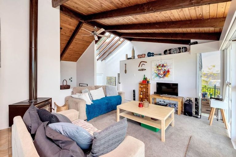 Photo of property in 132 Carlisle Road, Northcross, Auckland, 0632