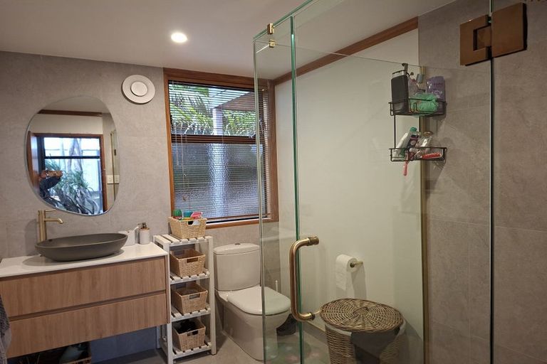Photo of property in 1/1 Carlisle Road, Torbay, Auckland, 0630