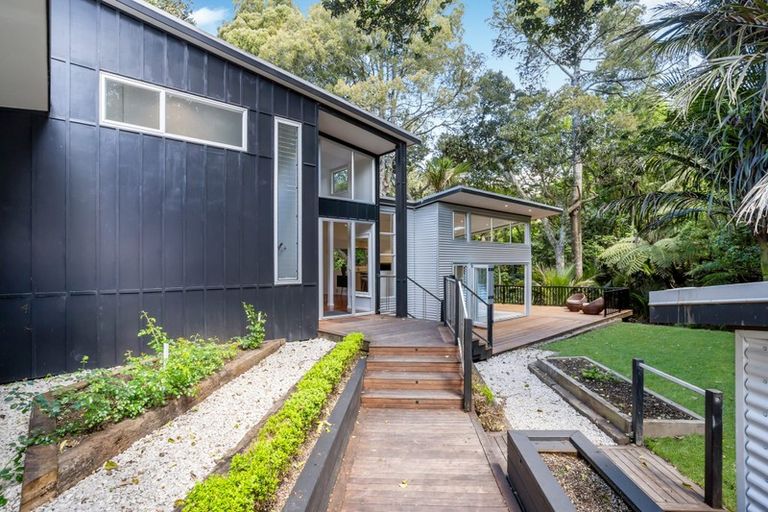 Photo of property in 18 Kereru Grove, Greenhithe, Auckland, 0632