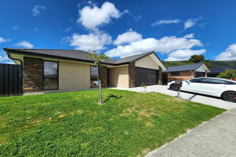 Photo of property in 16 Te Punga Road, Wallaceville, Upper Hutt, 5018