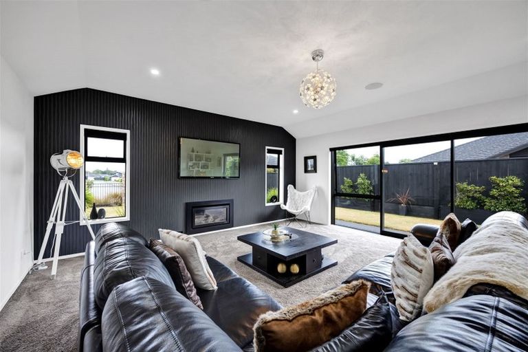 Photo of property in 17 Wentworth Lane, Waiwhakaiho, New Plymouth, 4312