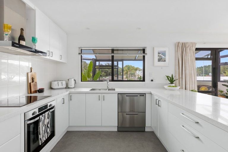Photo of property in 15e Puriri Avenue, Orewa, 0931