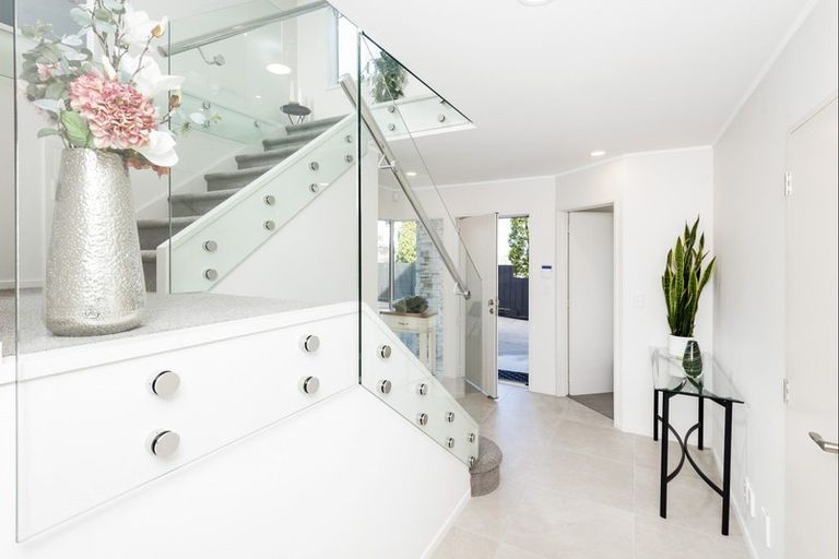 Photo of property in 2/8 Gills Road, Bucklands Beach, Auckland, 2014