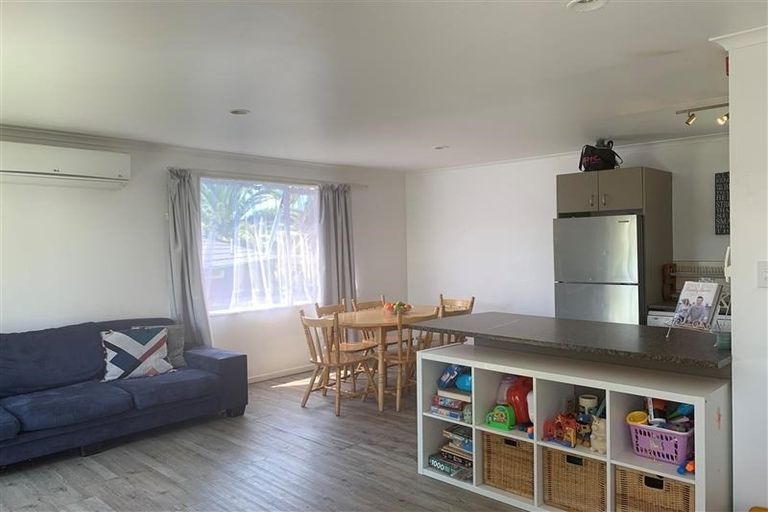 Photo of property in 2/33 Penion Drive, Flat Bush, Auckland, 2023