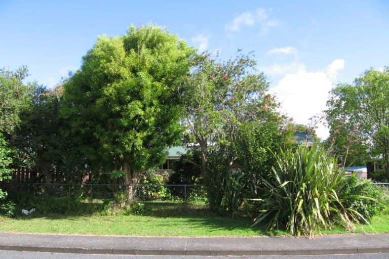 Photo of property in 28 Graham Avenue, Te Atatu Peninsula, Auckland, 0610