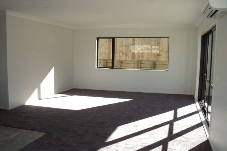Photo of property in 32 Moonsail Drive, Whitby, Porirua, 5024
