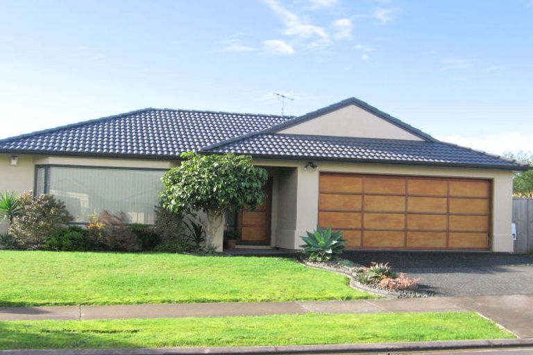 Photo of property in 5 Newry Close, East Tamaki Heights, Auckland, 2016