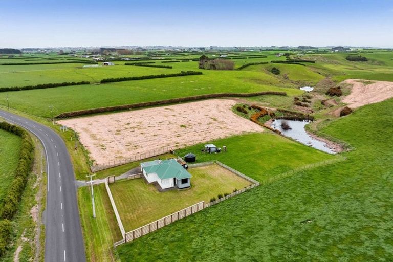 Photo of property in 253 Mawhitiwhiti Road, Normanby, Hawera, 4675
