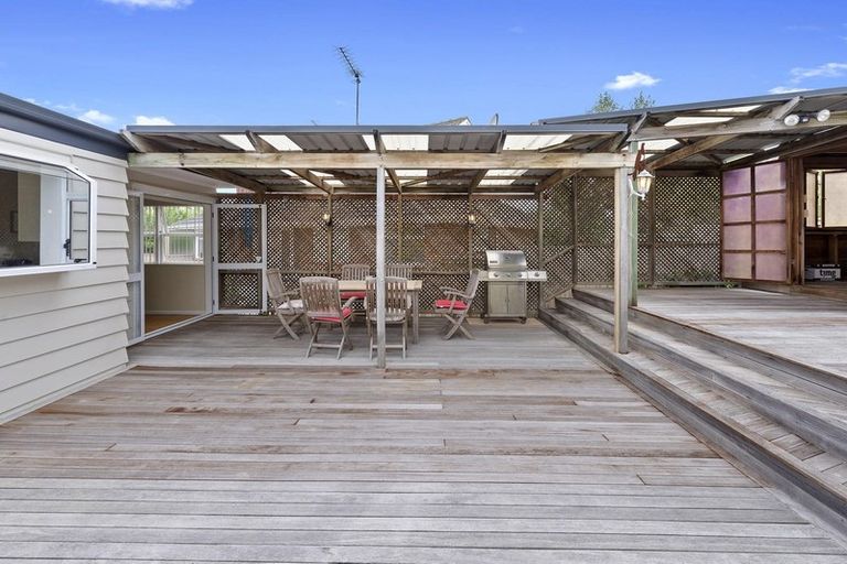 Photo of property in 138 Tiroroa Avenue, Te Atatu South, Auckland, 0610