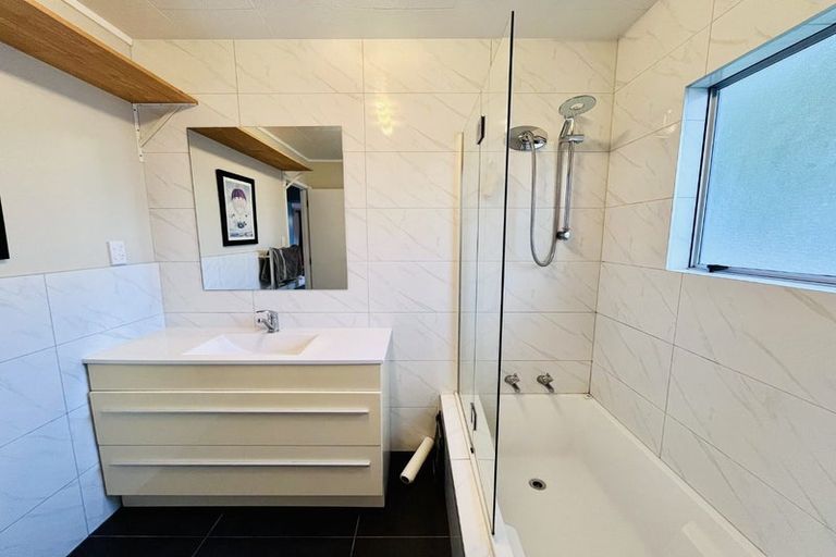 Photo of property in 2/60 Taikata Road, Te Atatu Peninsula, Auckland, 0610