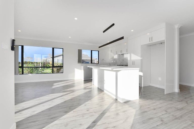 Photo of property in 40 Koroheke Road, Takanini, 2110