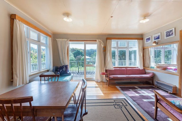 Photo of property in 15 Drake Street, Waikawa Beach, Manakau, 5573