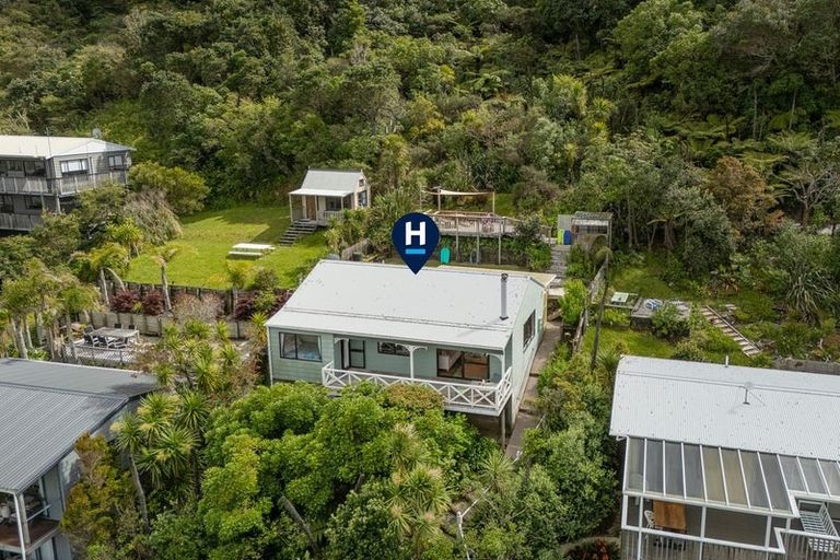 Photo of property in 72 Ocean Beach Road, Tairua, 3508