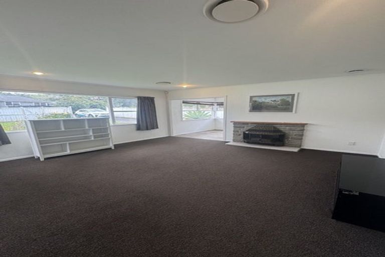 Photo of property in 43 Hilling Street, Titirangi, Auckland, 0604