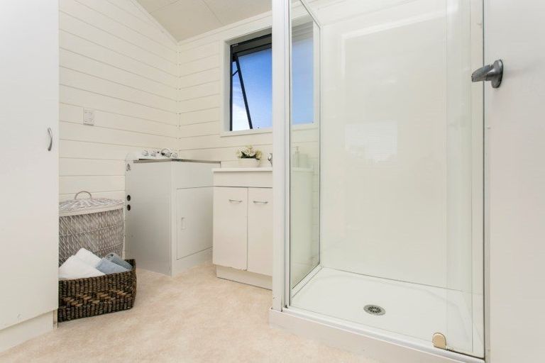 Photo of property in 4 Fairdale Place, Birkdale, Auckland, 0626