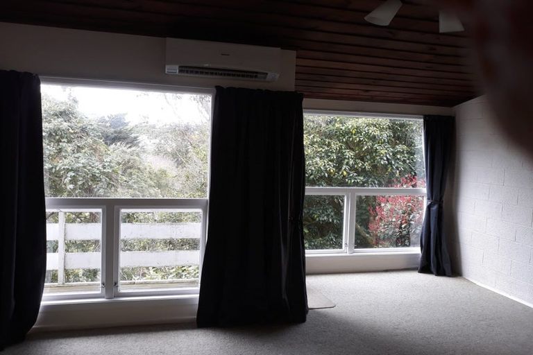 Photo of property in 2 Goddard Grove, Churton Park, Wellington, 6037