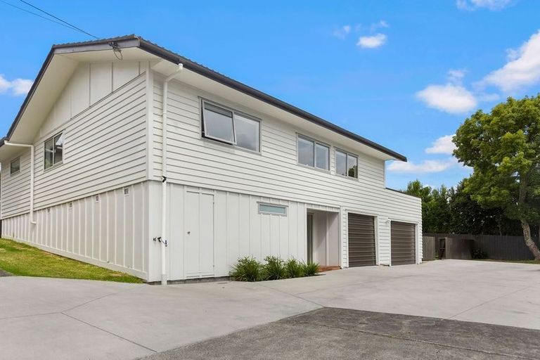 Photo of property in 2/61a Target Road, Totara Vale, Auckland, 0629