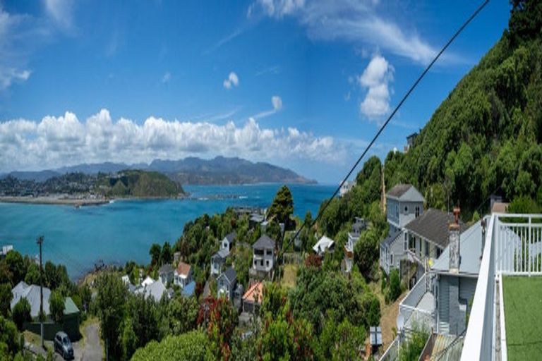Photo of property in 49 Hungerford Road, Lyall Bay, Wellington, 6022