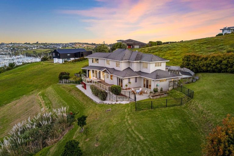 Photo of property in 64 Balboa Drive, Matakatia, Whangaparaoa, 0930