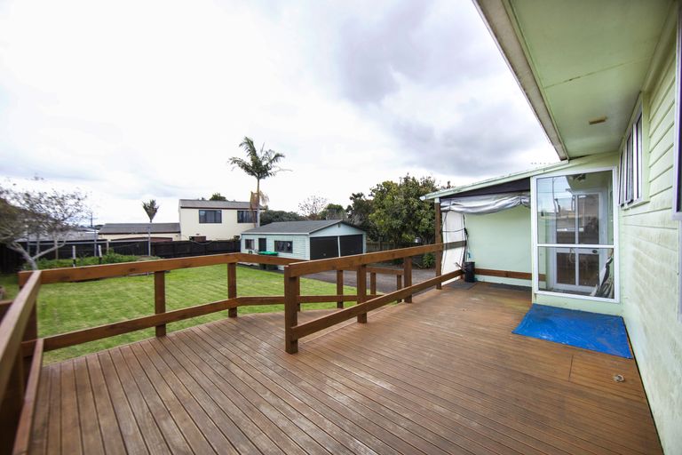 Photo of property in 276 Glenfield Road, Glenfield, Auckland, 0629