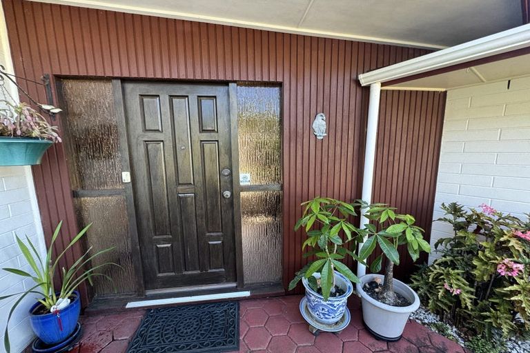 Photo of property in 3 Murano Place, Chatswood, Auckland, 0626