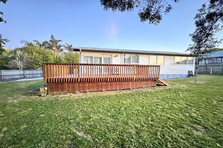 Photo of property in 33 Patts Avenue, Glendene, Auckland, 0602