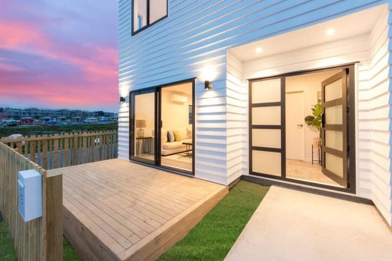 Photo of property in 15 Tahingamanu Road, Hobsonville, Auckland, 0616