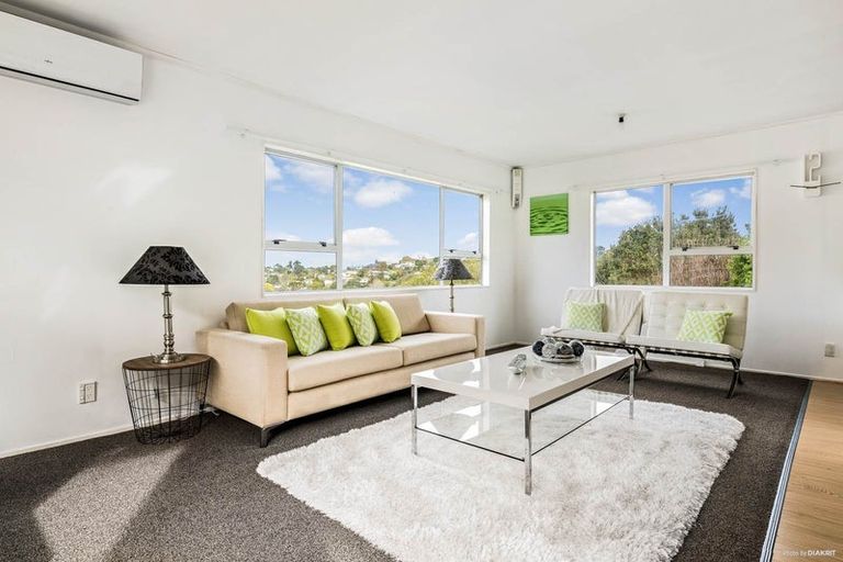 Photo of property in 1/35 Topliss Drive, Northcross, Auckland, 0632