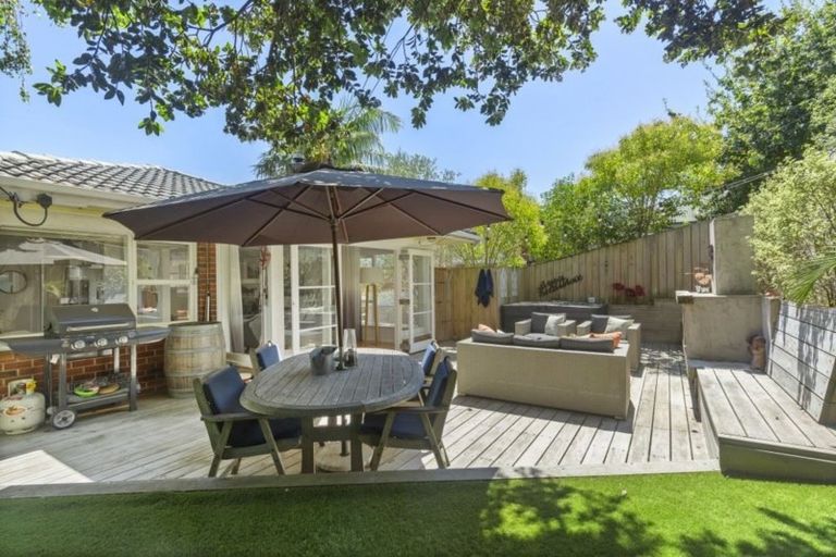 Photo of property in 2/526 Beach Road, Murrays Bay, Auckland, 0630