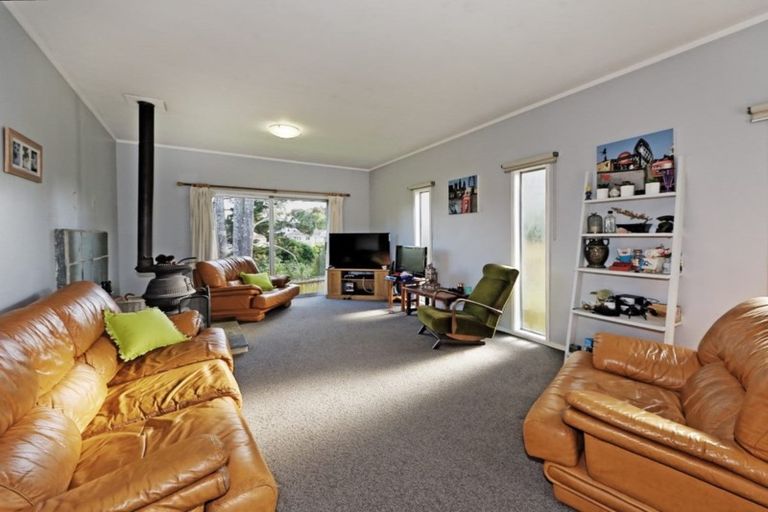 Photo of property in 93 Oreil Avenue, West Harbour, Auckland, 0618