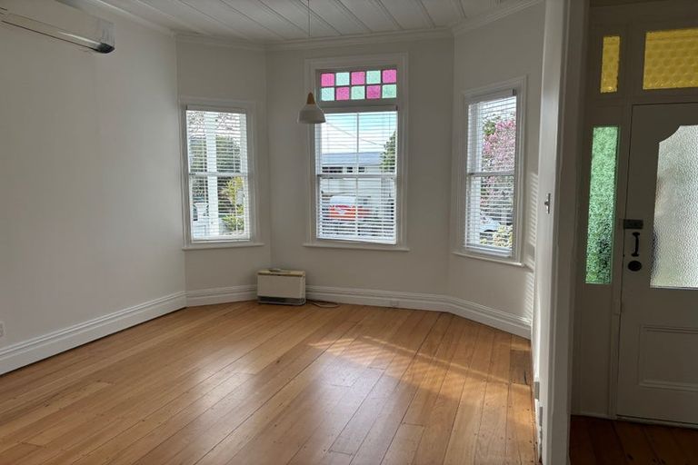 Photo of property in 1/30 Princes Street, Northcote Point, Auckland, 0627