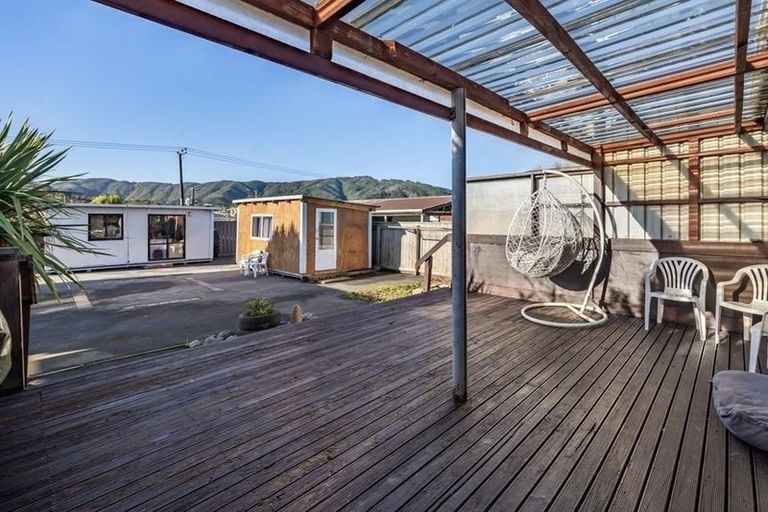 Photo of property in 28 Totara Street, Wainuiomata, Lower Hutt, 5014