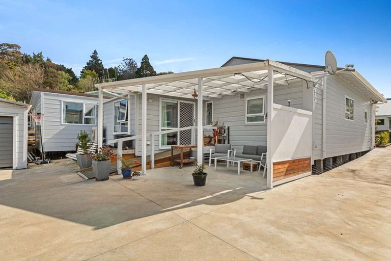 Photo of property in 8 Paraekaretu Street, Hunterville, 4730