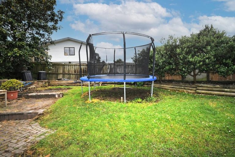 Photo of property in 2/7 Banksia Place, Goodwood Heights, Auckland, 2105