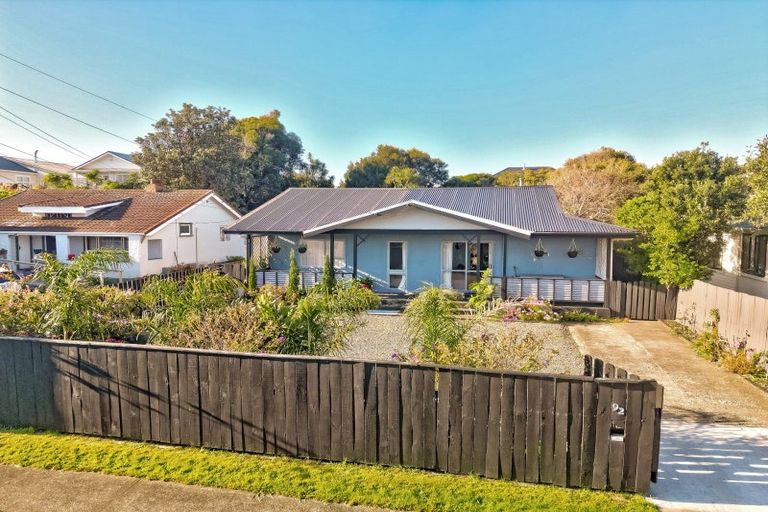 Photo of property in 92 Cornfoot Street, Castlecliff, Whanganui, 4501