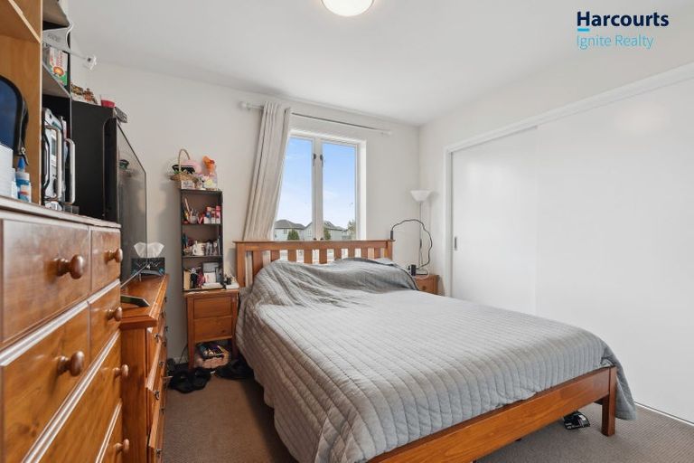 Photo of property in 11 Stitchbird Crescent, Papakura, 2110