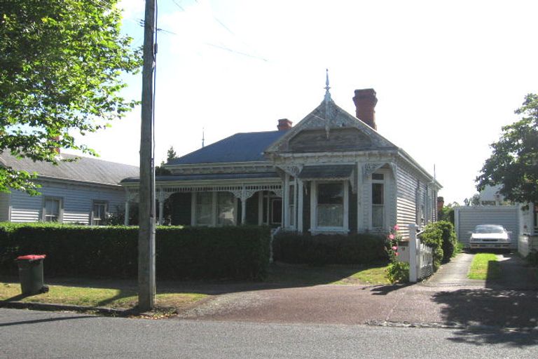 Photo of property in 9 Herne Bay Road, Herne Bay, Auckland, 1011