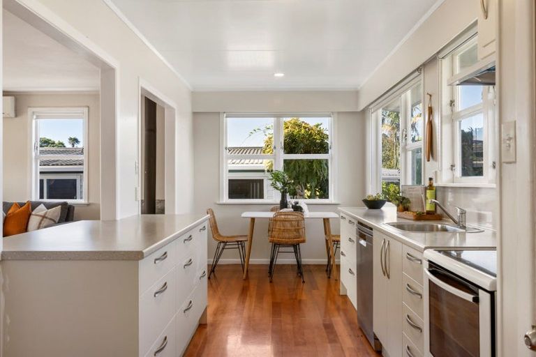 Photo of property in 1 Winiata Street, Brookfield, Tauranga, 3110