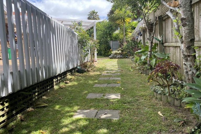 Photo of property in 8 Corfield Way, Burswood, Auckland, 2013