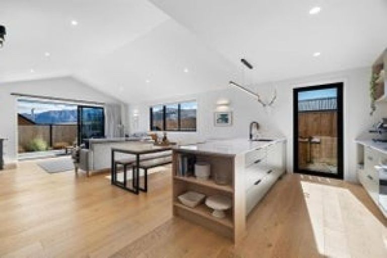 Photo of property in 52 Spur Ridge Rise, Jacks Point, 9371