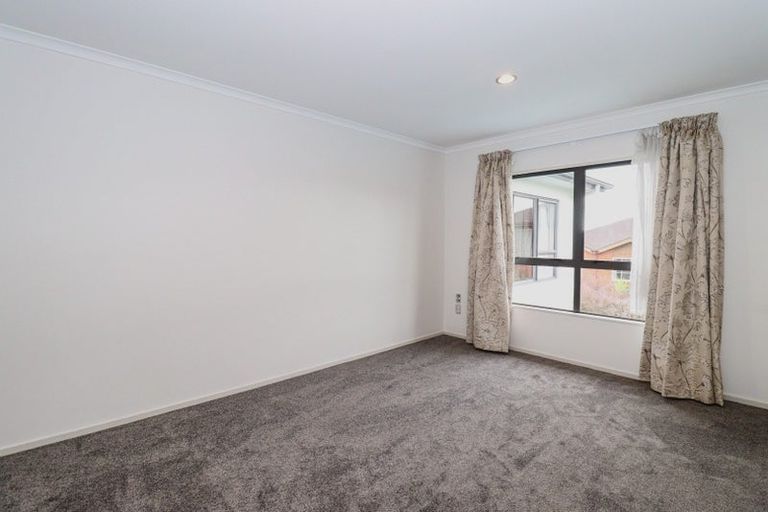 Photo of property in 16 Kinmont Rise, East Tamaki Heights, Auckland, 2016