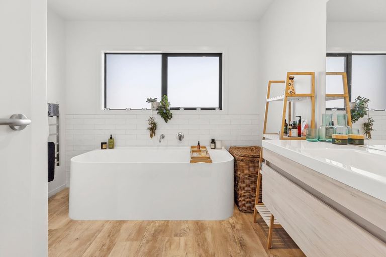 Photo of property in 19 Waddell Street, Lake Hawea, 9382