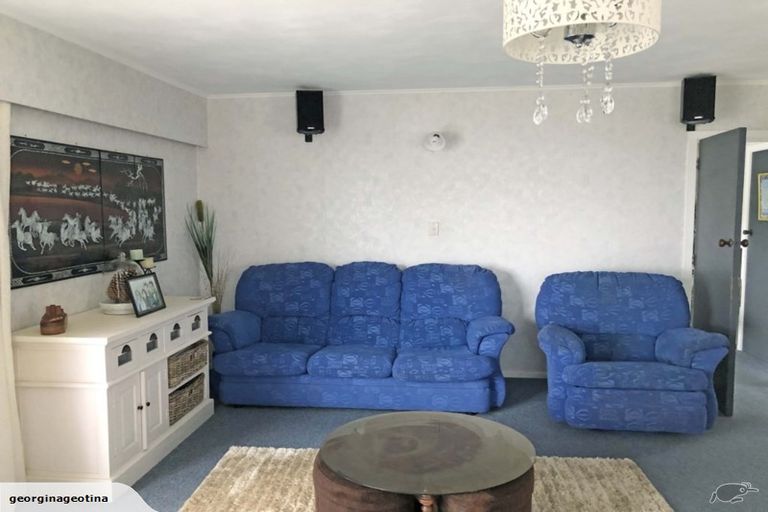 Photo of property in 37 Edgecombe Street, Newlands, Wellington, 6037