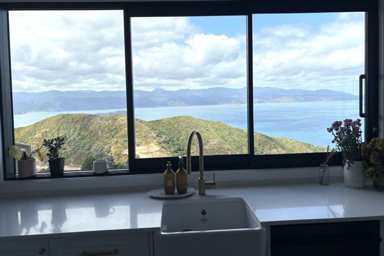 Photo of property in 37 Boeing Way, Newlands, Wellington, 6037