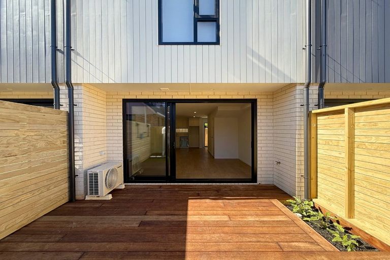 Photo of property in 2/51 Yeovil Road, Te Atatu Peninsula, Auckland, 0610