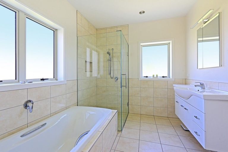 Photo of property in 24 Gavin Black Street, Meeanee, Napier, 4112